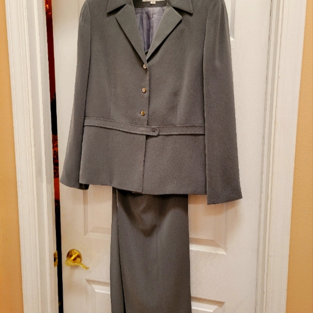 Tahari Suit-stunning